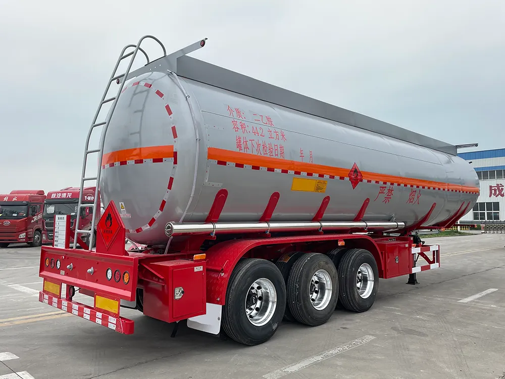 Camião cisterna de transporte de dietilamina cinzento de 3 eixos 5