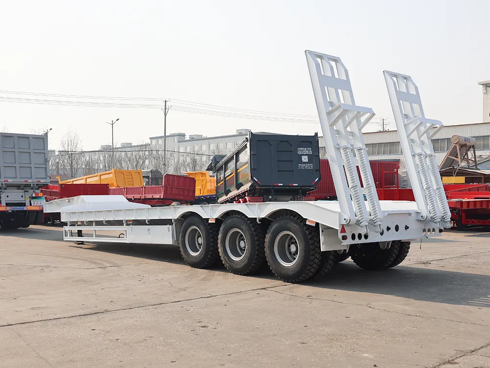 3 Axle-White Low-bed Semi-trailer-5