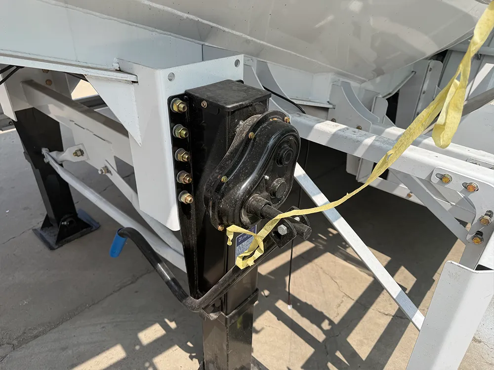 4 AxleWhite Bulk Granule Semi Trailer